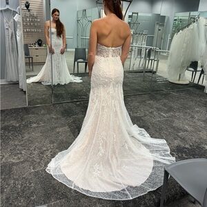 Stunning wedding dress with blush undertones! No alterations.